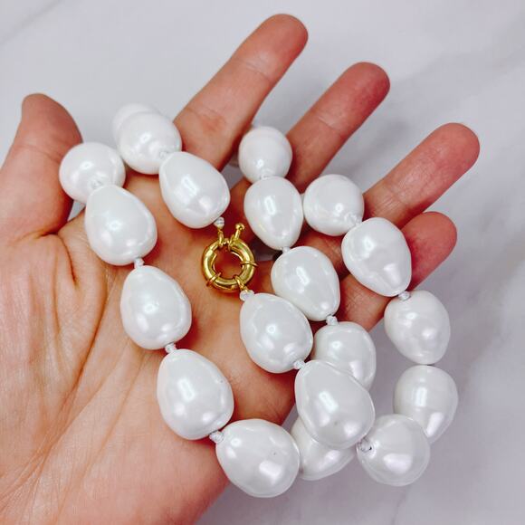 Vintage Baroque Faux Pearl Necklace Gold Tone Clasp 2000s 24.75" Chunky Strand - Picture 3 of 11